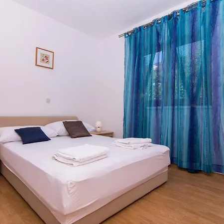 Apartment With Parking Space - 17609 *