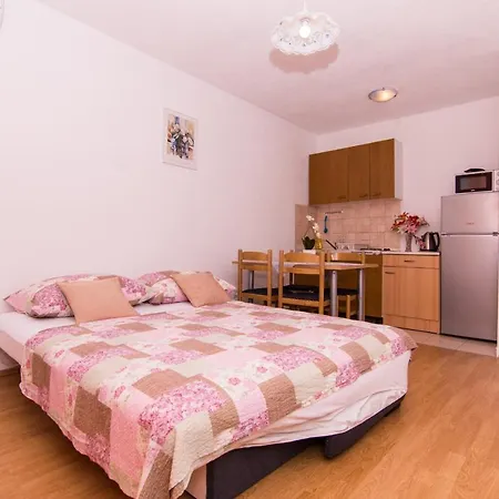 Appartement With Parking Space - 17609 Trogir