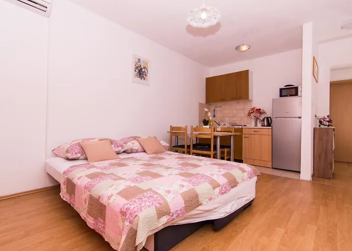 Appartement With Parking Space - 17609 Trogir